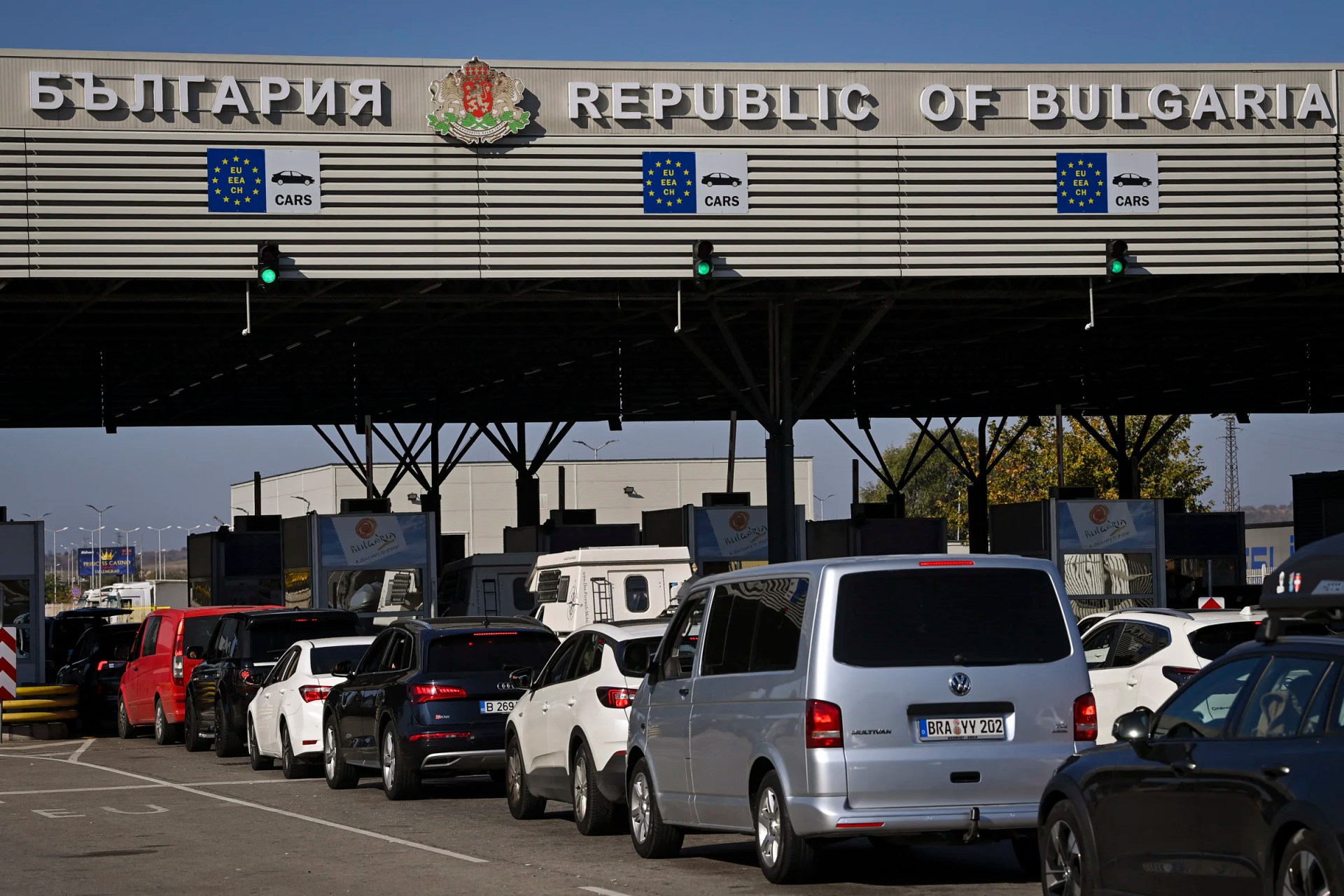 Türkiye-Bulgaristan sınırında parmak izi kuyruğu