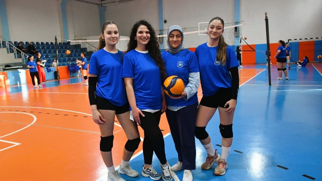 Yunusemre Belediyespor'dan Anneler Günü'ne Özel Voleybol Etkinliği
