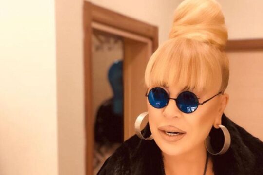 Zerrin Özer kaç yaşında Zerrin Özer kimdir?