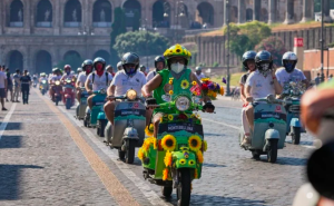 10 binden fazla Vespa, Roma Forumu’na akın etti