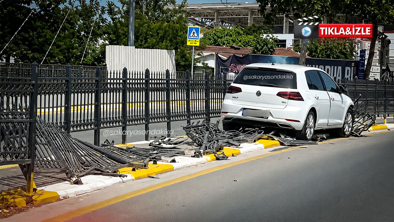 Adapazarı’nda araç bariyerleri biçti, sürücü ortadan kayboldu