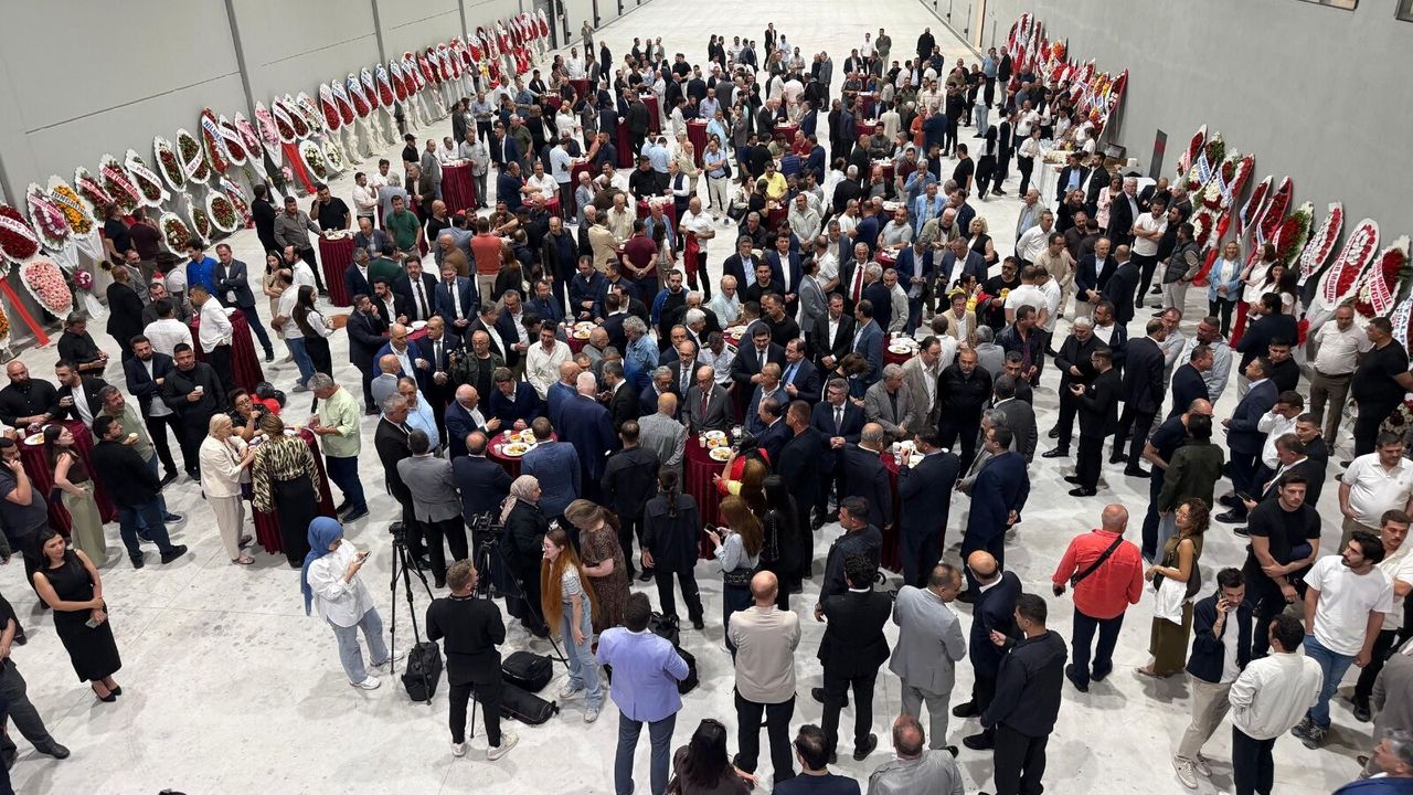 Afyon’a yeni fabrika açılıyor: Açılışa yüzlerce kişi katıldı