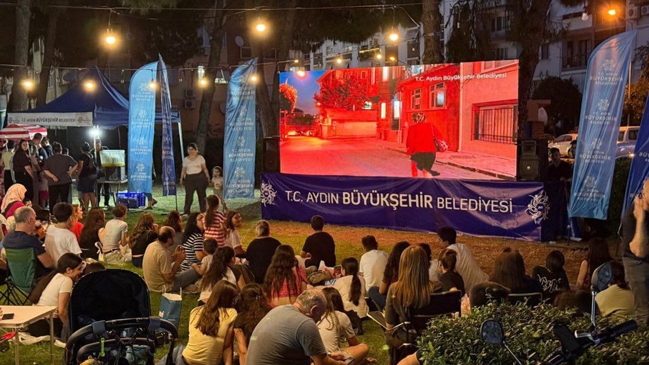 Başkan Çerçioğlu vatandaşları açık hava sineması etkinlikleri ile buluşturmaya devam ediyor
