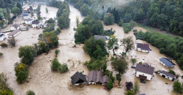 Bosna Hersek'te selde can kaybı 16'ye çıktı