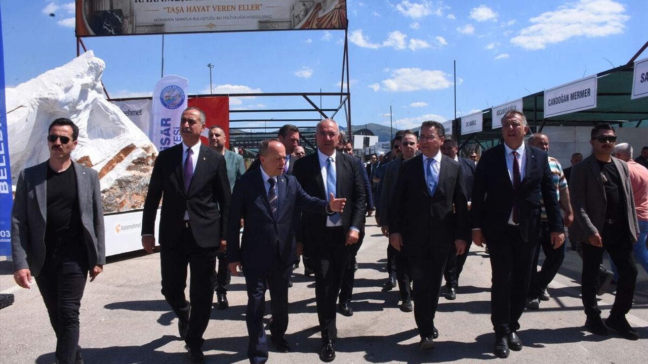 DEVA Partisi Lideri Ali Babacan Afyon Blok Mermer Fuarı'nı Gezdi