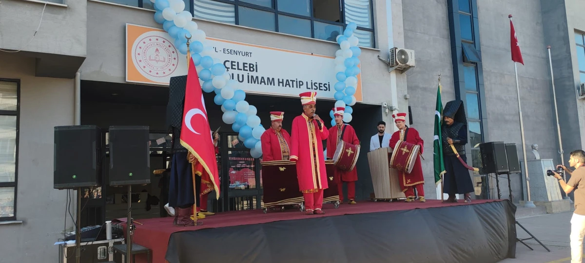 ESENYURT KATİP ÇELEBİ ANADOLU İMAM HATİP LİSESİ’NDEN MEHTERANLI MUHTEŞEM MEZUNİYET TÖRENİ!