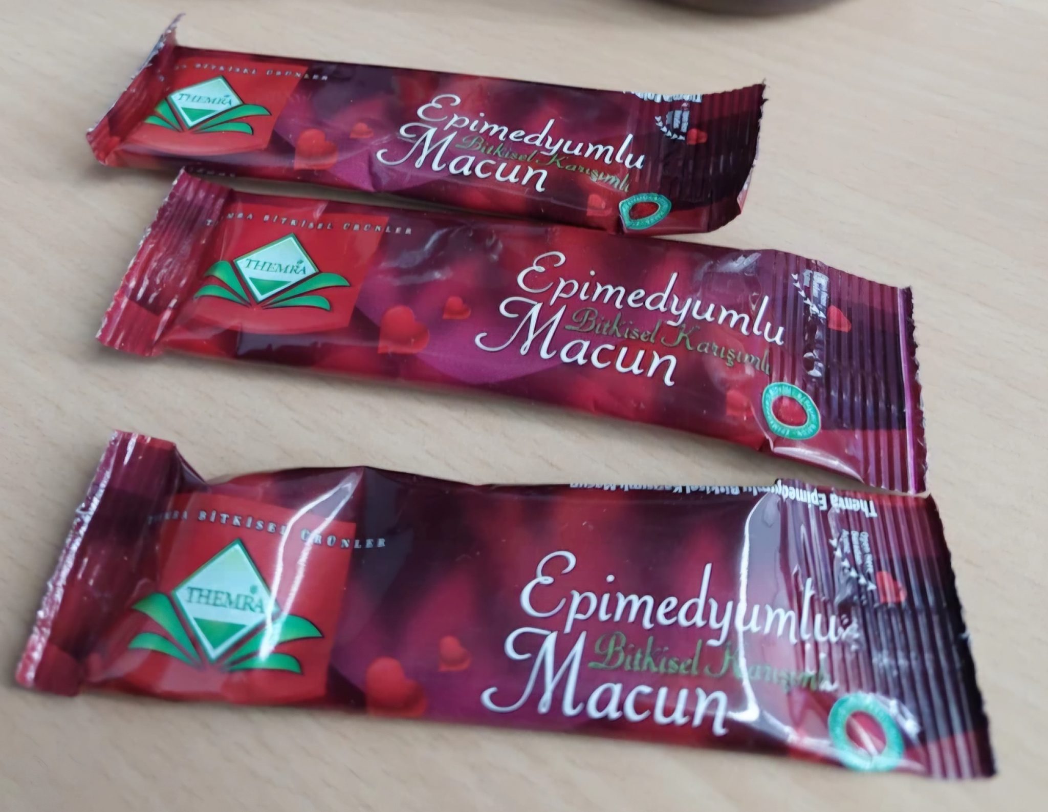 Gurbetçi Vatandaşın Bavulunda 22 Kavonoz Bitkisel Macun Tespit Edildi.