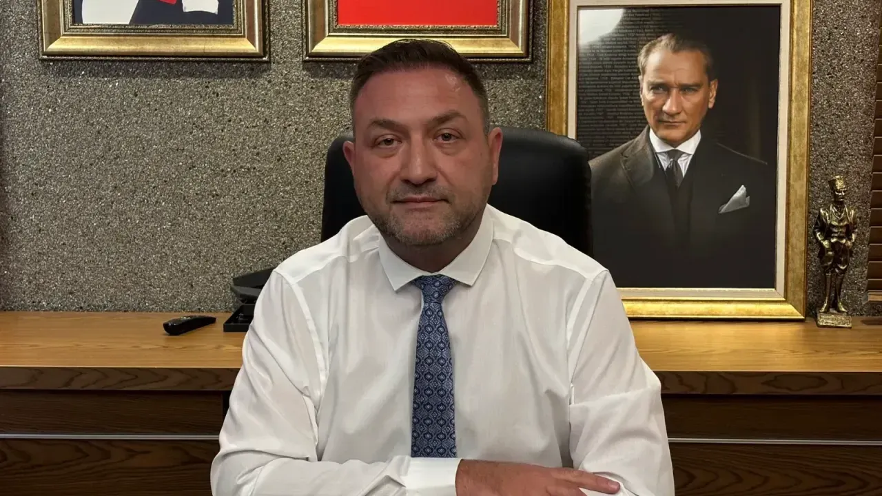 İl Başkanı Gümrükçü kent kartını gösterdi: ‘Siyasetçi halktan kaçmaz’