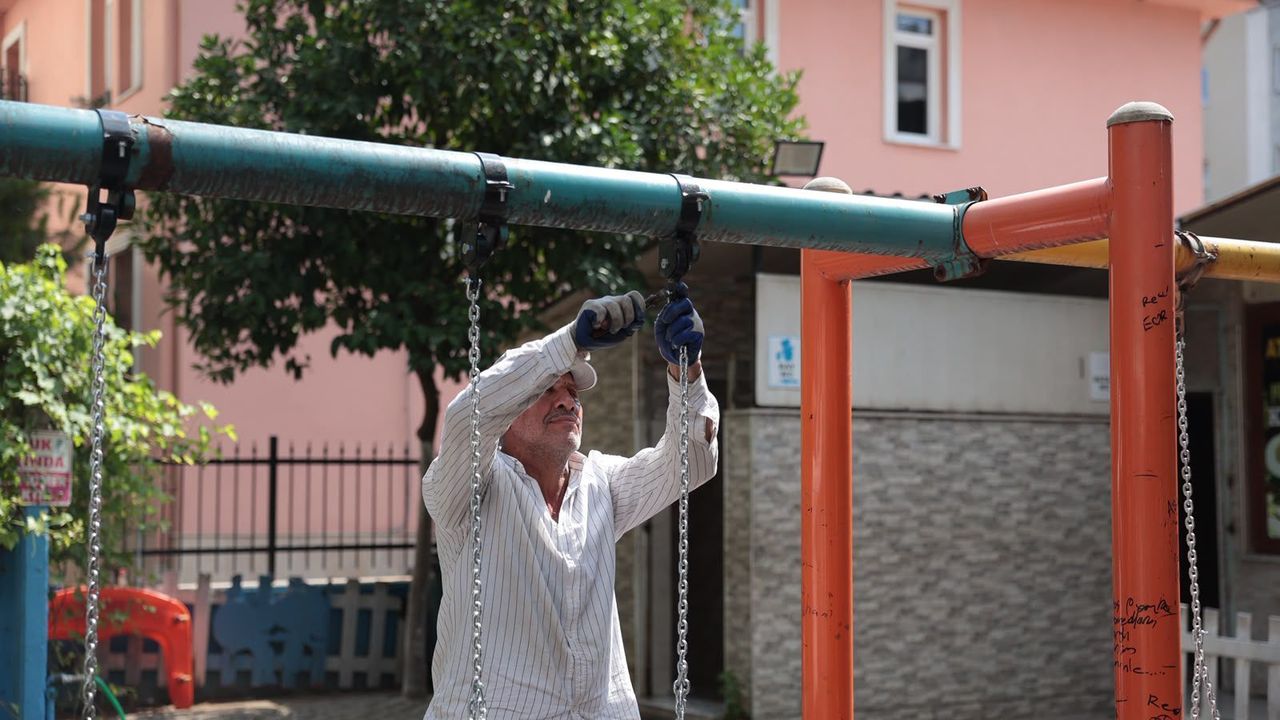 İncirliova’da parklarda bakım ve onarım çalışmaları