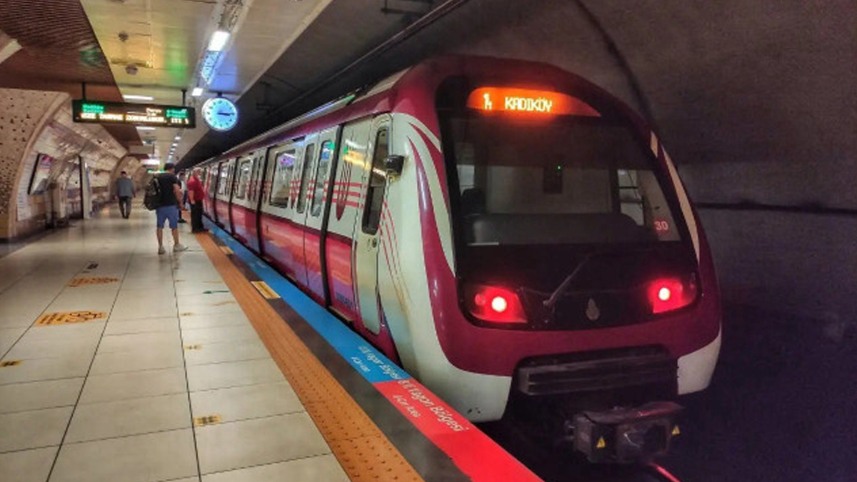 Kadıköy-Sabiha Gökçen metrosu raydan çıktı! Yolcular tahliye ediliyor