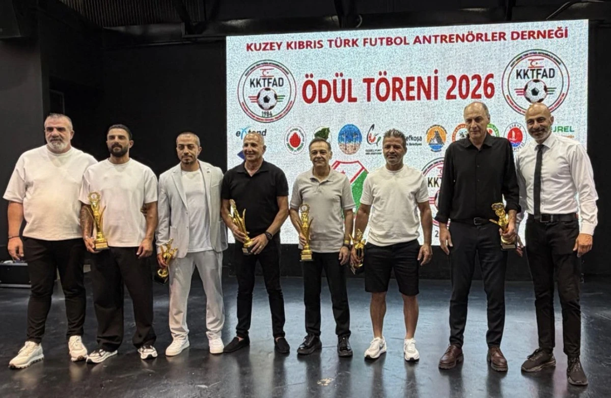 KKTFAD BAŞARILI ANTRENÖRLERE ÖDÜLLERİ GALA GECESİNDE VERDİ