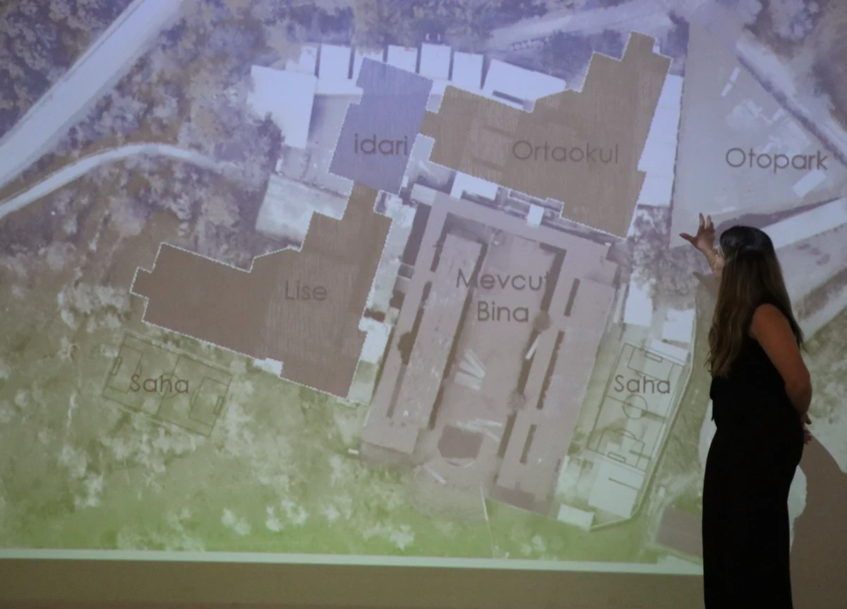 Lefke Gazi Lisesi'nin yeni binasıyla ilgili bilgilendirme toplantısı yapıldı