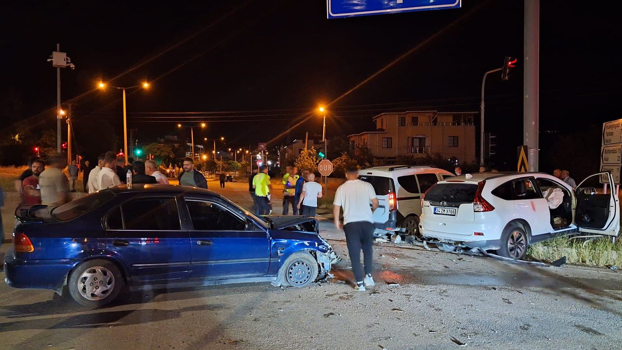 Niksar'da zincirleme kaza yaralılar var