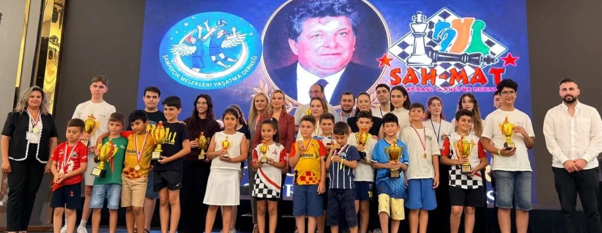 ORHAN İTİMAT VE ŞAMPİYON MELEKLER SATRANÇ ANI TURNUVASI YAPILDI
