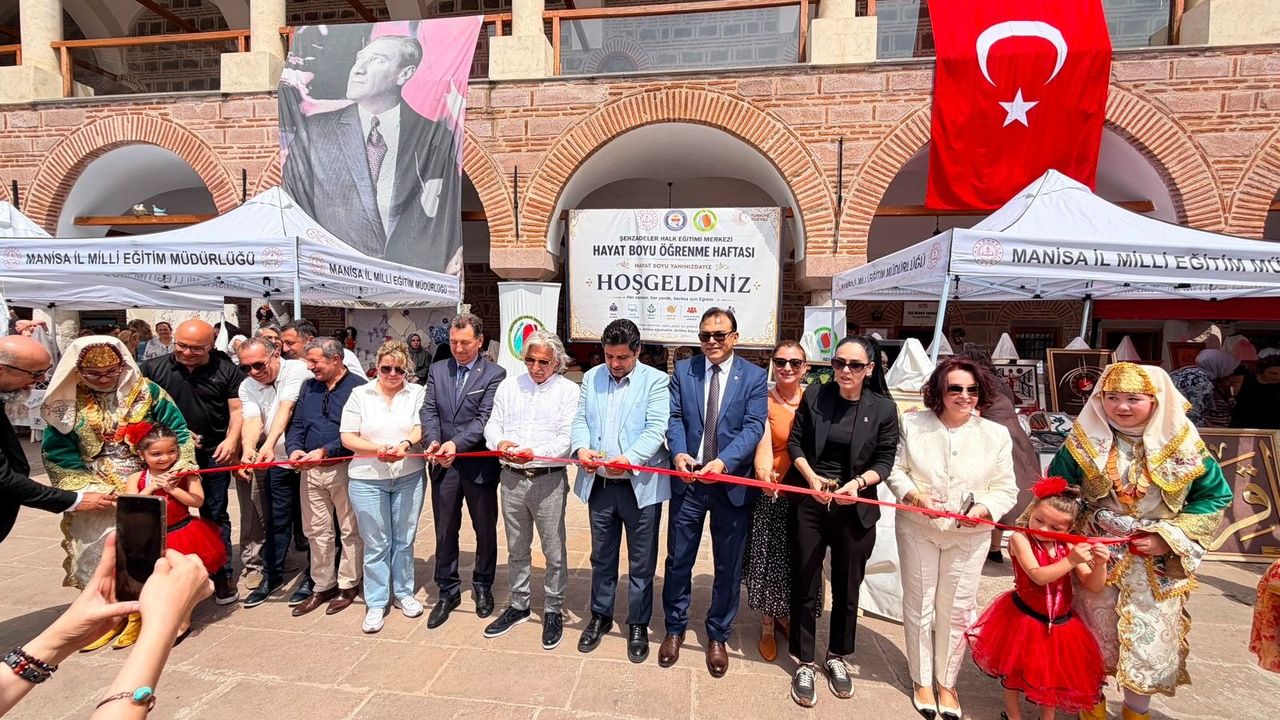 Şehzadeler Halk Eğitimi Merkezi yıl sonu sergisi açıldı
