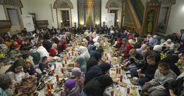 TİKA'dan Saraybosna'daki tarihi Hünkar Camisi'nde yüzlerce çocuğa iftar