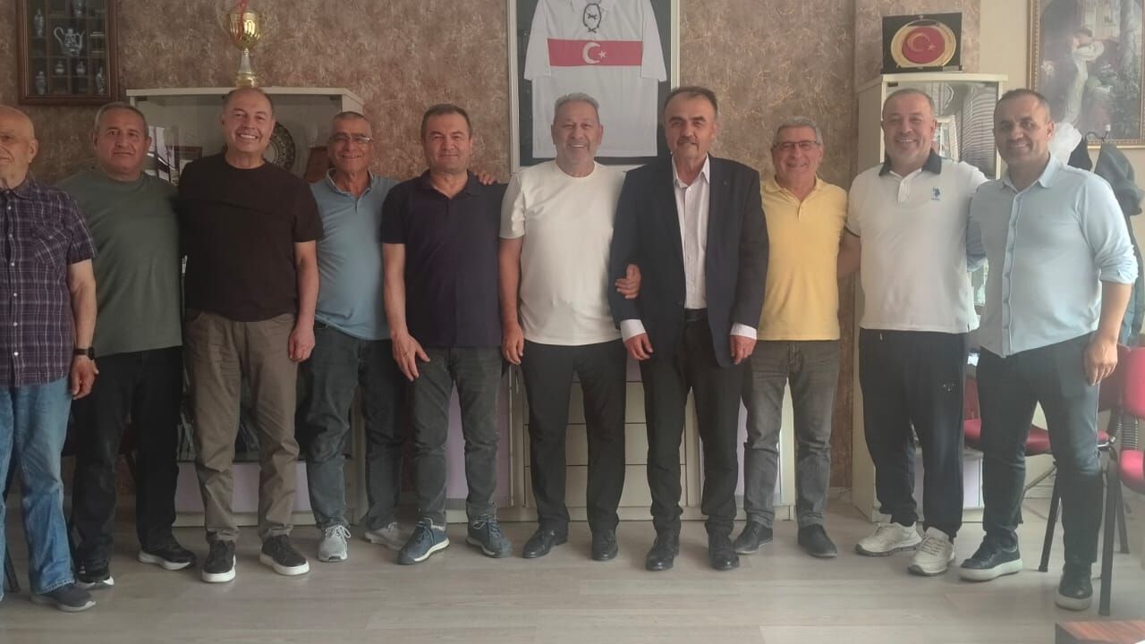 TÜFAD Başkanı Keser Hac Dönüşünde Misafirlerini Ağırladı: "Zemzem ve Hurma İkram Etti"