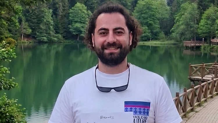 100 bin TL maaş verecek. İlan üstüne ilan verdi, çalışan bulamadı 100 bin TL maaş verecek. İlan üstüne ilan verdi, çalışan bulamadı