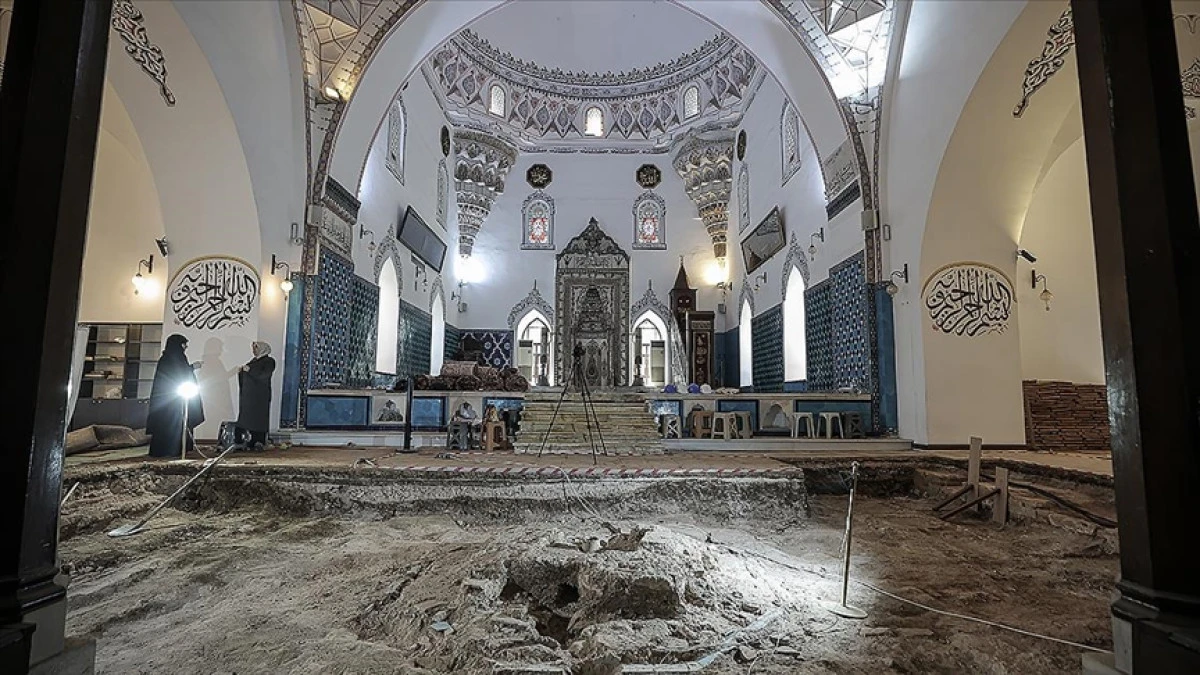 2. Murad Camisi’nde 600 yıllık havuz kalıntısı ortaya çıkarıldı