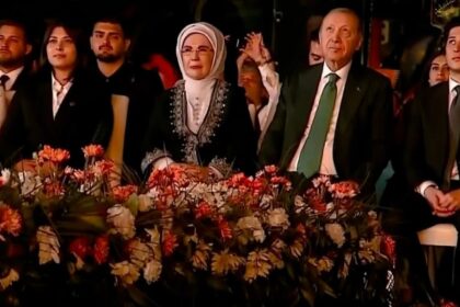 AK Parti'nin 25. yıl kutlamalarında Cumhurbaşkanı Erdoğan'ı mest eden gösteri