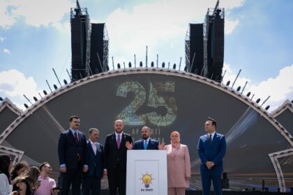 Ankara’da hazırlıklar tamamlandı. AK Parti mitingi için 100 bin kişiye davetiye gönderildi
