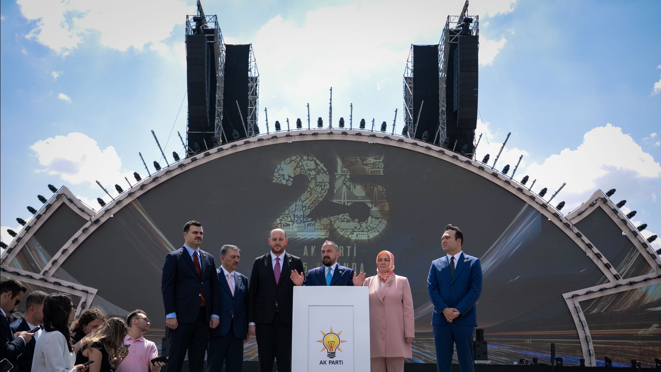 Ankara’da hazırlıklar tamamlandı. AK Parti mitingi için 100 bin kişiye davetiye gönderildi Ankara’da hazırlıklar tamamlandı. AK Parti mitingi için 100 bin kişiye davetiye gönderildi