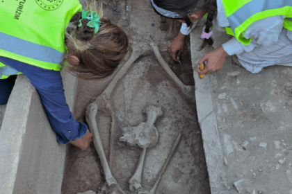 Aspendos’ta 2 bin 400 yıllık sır çözüldü: Tarihi mezardan antik güreşçi çıktı! Aspendos’ta 2 bin 400 yıllık sır çözüldü: Tarihi mezardan antik güreşçi çıktı!