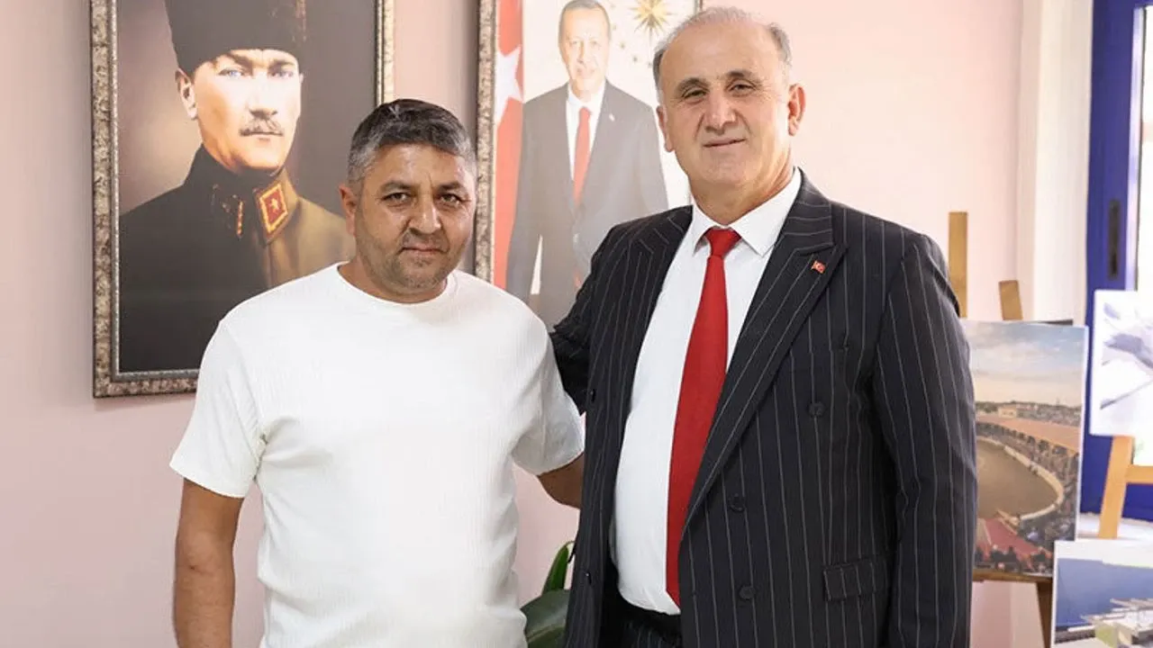 Aydın’da CHP’den AK Parti’ye bir geçiş daha: Ömer Akdağ AK Parti’ye katıldı Aydın’da CHP’den AK Parti’ye bir geçiş daha: Ömer Akdağ AK Parti’ye katıldı