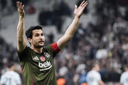 Beşiktaş’tan Necip Uysal’a anlamlı veda Beşiktaş’tan Necip Uysal’a anlamlı veda