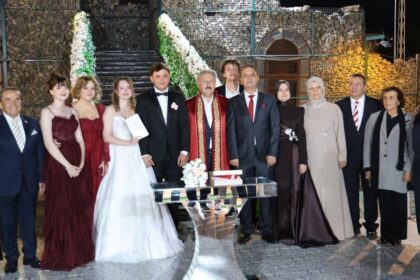BİK İzmir Bölge Müdürü Başeğmez’in mutlu günü: İzmir ve Aydın basını bu düğünde buluştu