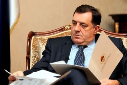 Bosnalı Sırp lider Dodik, anayasaya aykırı eylemleriyle "yalnızlaşıyor"