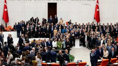 Çerçeve yasa yürürlüğe girdi, Erdoğan Resmi Gazete bağlantısını paylaştı Çerçeve yasa yürürlüğe girdi, Erdoğan Resmi Gazete bağlantısını paylaştı