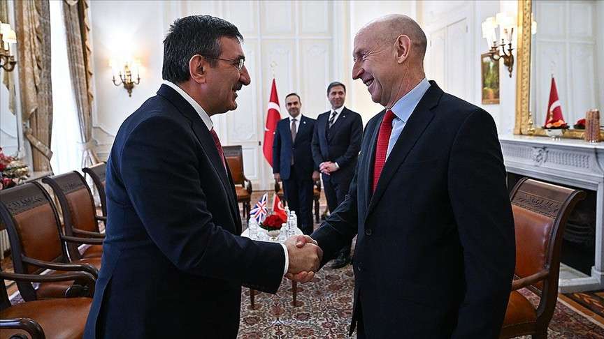 Cumhurbaşkanı Yardımcısı Yılmaz, Londra’da İngiltere Savunma Bakanı Healey’i kabul etti
