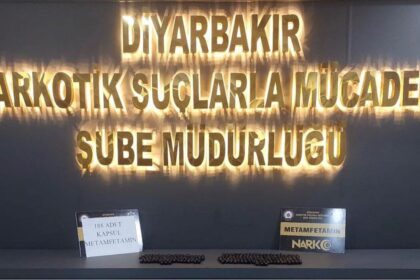 Diyarbakır'da 1 kilo 280 gram uyuşturucuyla yakalanan 2 şüpheli tutuklandı