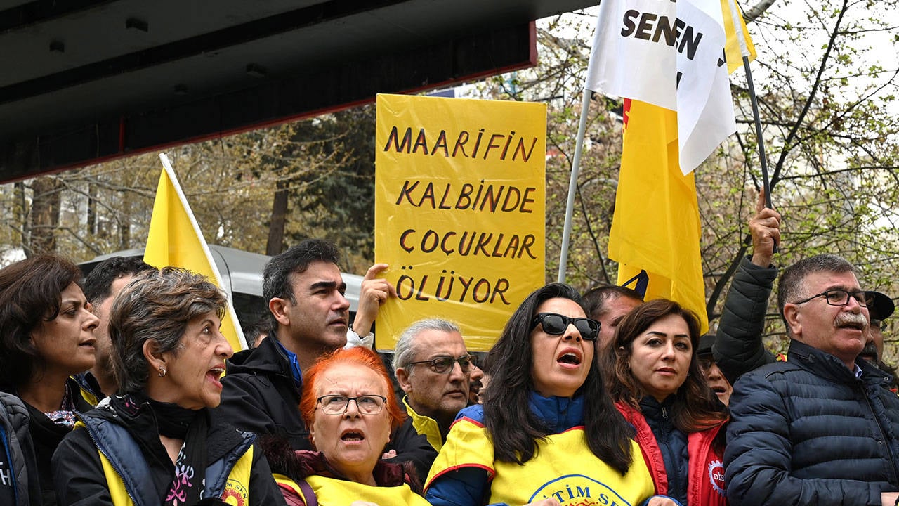 Eğitimde sorunlar yine devretti Eğitimde sorunlar yine devretti