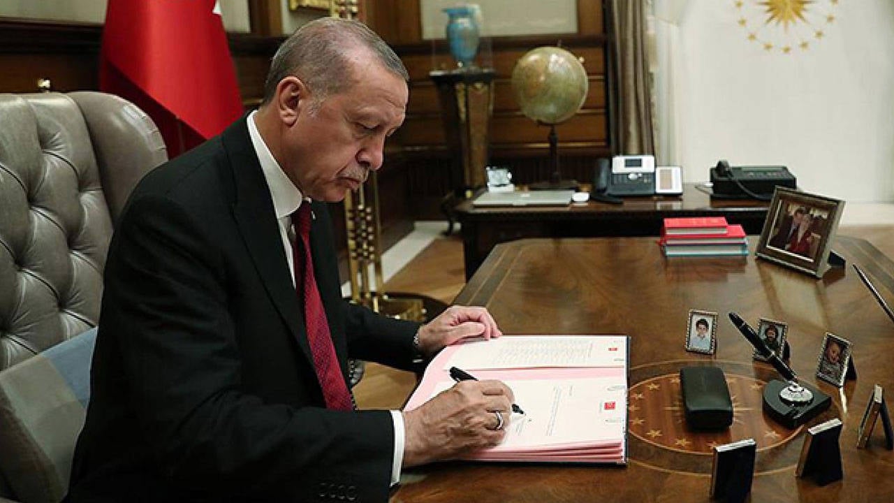 Erdoğan imzaladı: YÖK’e 4 yeni üye, 7 üniversiteye rektör atandı Erdoğan imzaladı: YÖK’e 4 yeni üye, 7 üniversiteye rektör atandı