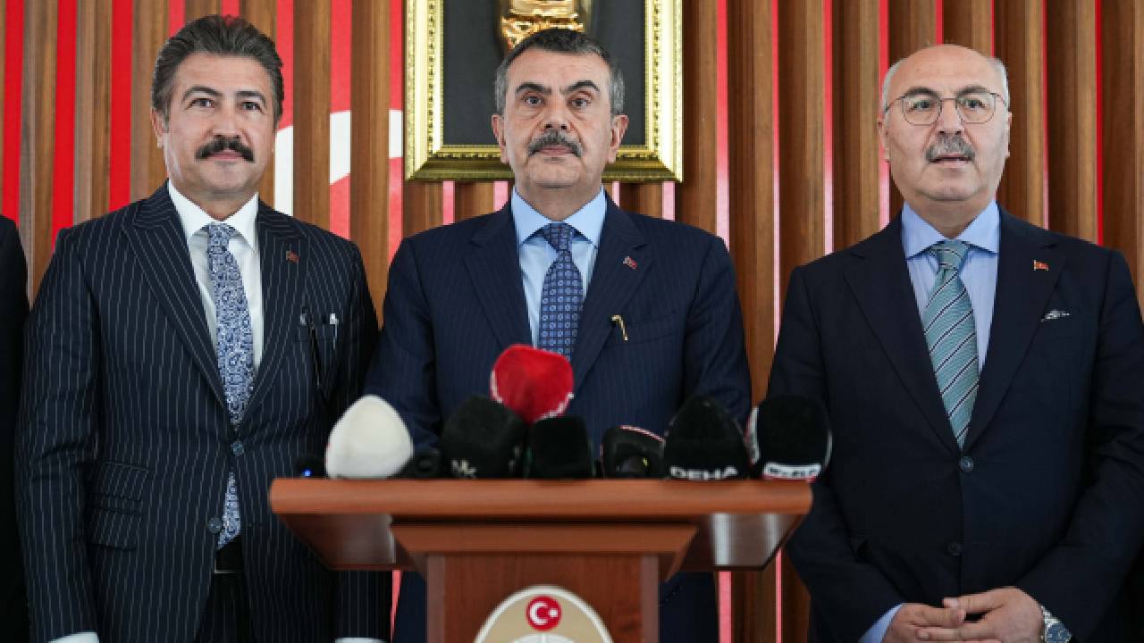 Eski Türkiye’nin ne olduğu sık sık anımsanmalı diyen Milli Eğitim Bakanı Tekin: Okullarda ücretsiz internet hizmeti veriyoruz