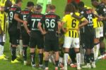 Fenerbahçeli yıldız yerde hareketsiz kaldı: Kadıköy’de korkutan an Fenerbahçeli yıldız yerde hareketsiz kaldı: Kadıköy’de korkutan an