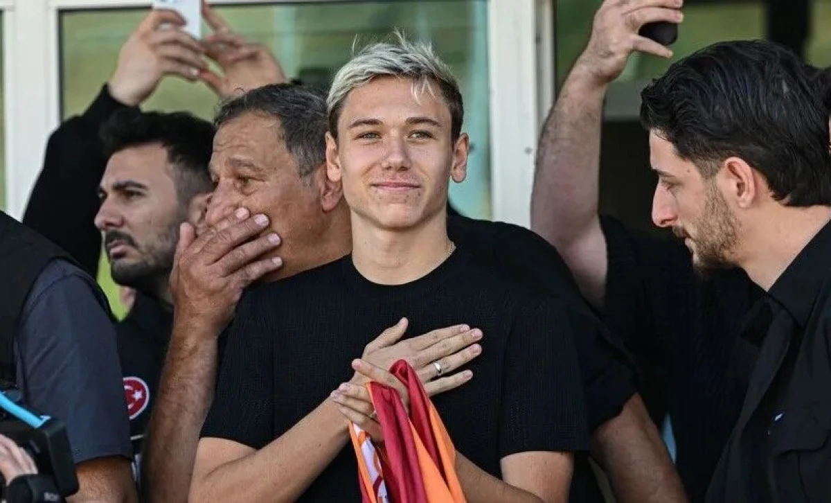 Galatasaray tarihinde bir ilk: Aleksey Batrakov Galatasaray tarihinde bir ilk: Aleksey Batrakov