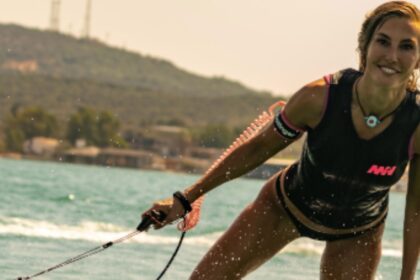 Hobi olsun diye başladı hayatı değişti: Çağla Şıkel’in jetsurf pozları beğeni topladı