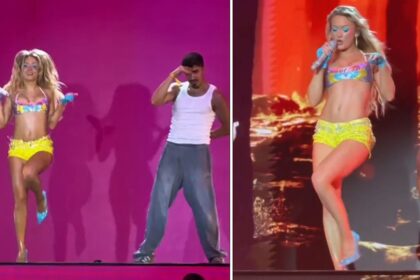 İlk kez İstanbul’da sahne alan Zara Larsson konserine Tarkan şarkısıyla çıktı: Hayranıyla sahnede dans etti İlk kez İstanbul’da sahne alan Zara Larsson konserine Tarkan şarkısıyla çıktı: Hayranıyla sahnede dans etti