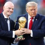 Infantino kırmızı kartı iptal etmenin ödülünü alıyor