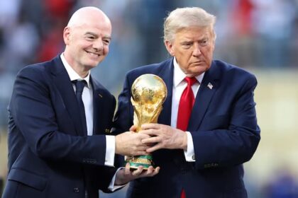 Infantino kırmızı kartı iptal etmenin ödülünü alıyor
