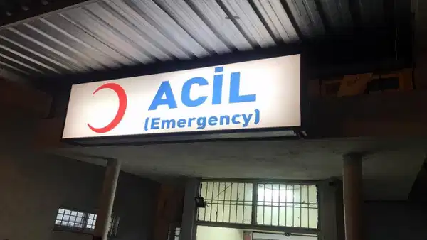 İzmir’de tarım işçilerini taşıyan minibüs kaza yaptı: 1 ölü, 8 yaralı