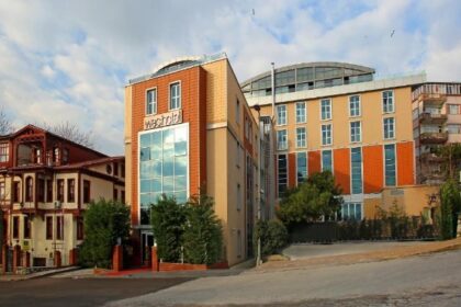 İzmit’te Wes Hotel 450 milyon TL’ye satışa sunuldu