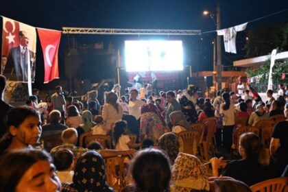 Kadirli’de Nostalji Rüzgarı! 7’den 70’e Herkes Bu Etkinlikte Buluştu!