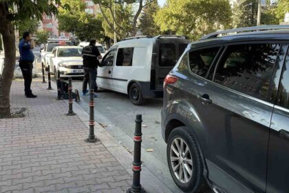 Konya'da bıçaklı dehşet: Husumetli şahıs sokak ortasında öldürdü, o anlar kamerada Konya'da bıçaklı dehşet: Husumetli şahıs sokak ortasında öldürdü, o anlar kamerada