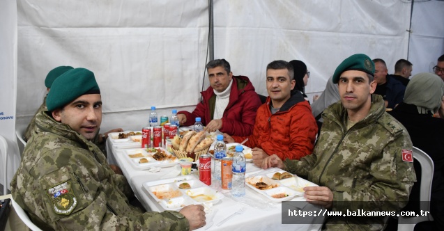 Kosova’da görevli Türk askerleri, Prizren’de iftar verdi