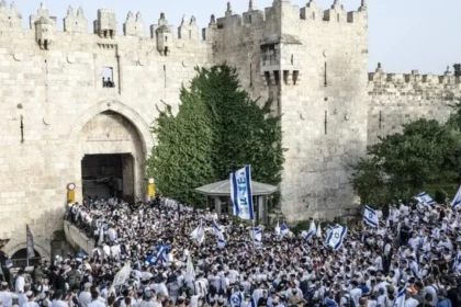 Kudüs Valiliği, 1300’den fazla İsrailli’nin Mescid-i Aksa’ya baskın düzenlediğini duyurdu