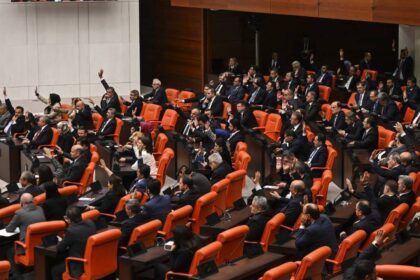 ‘Makbul akademisyen’ yaratma projesi